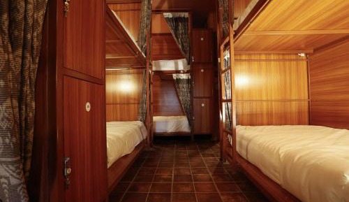 Single Bed in Mixed Dormitory Room