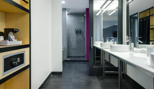 1 Bedroom Bi-level Suite, 1 King, Sofa bed, City view