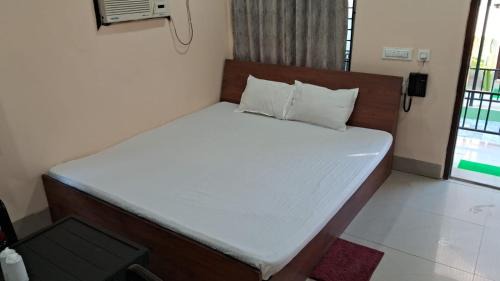 Deluxe Double Room (2 Adults + 1 Child)