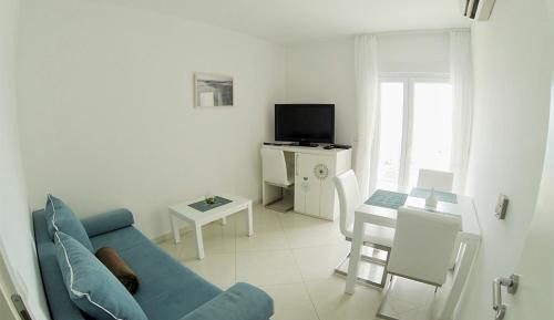 One-Bedroom Apartment - Sea Side