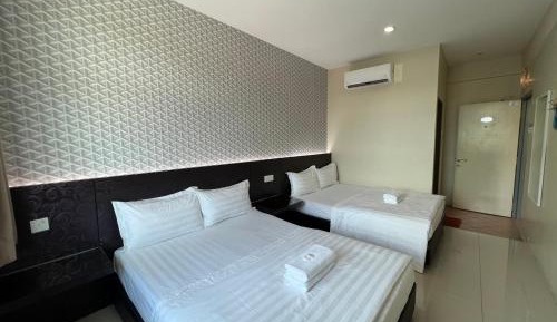 Quadruple Room with Private Bathroom