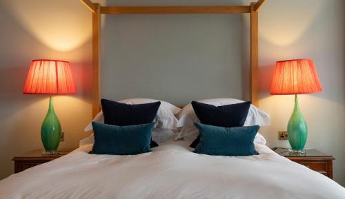 Deluxe King Room Four Poster - Beach Front