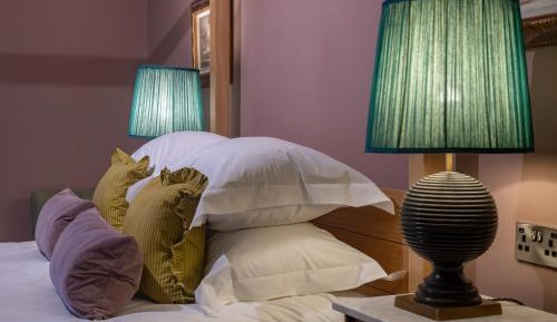 Deluxe King Room Four Poster 