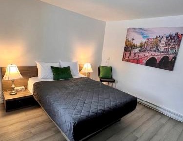 Queen Room