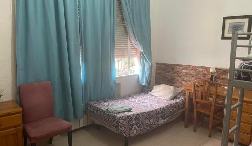 Basic Triple Room with Shared Bathroom