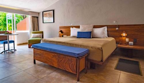 Deluxe Superior One King Bed