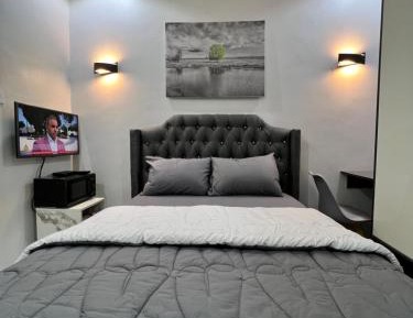 Studio Apartment with One Double Bed