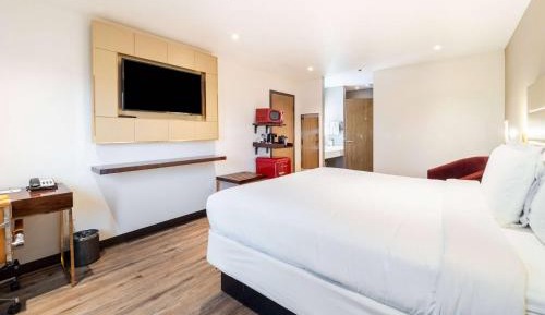 King Suite with Hot Tub - Non-Smoking