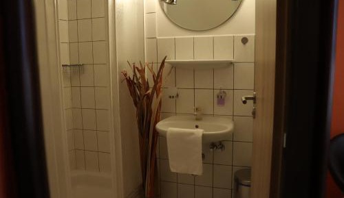 Deluxe Double Room (2 Adults + 1 Child)
