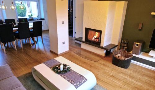 Three-Bedroom Apartment with Shower