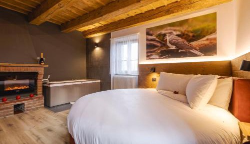 Loft Apartment with Hot Tub and Salt Cave