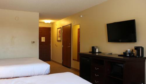 Queen Room with Two Queen Beds - Pet Friendly/Non-Smoking