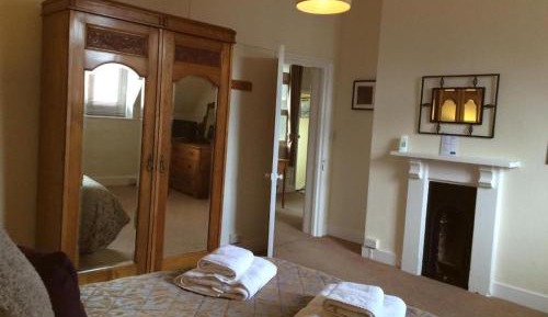 Deluxe One-Bedroom Apartment