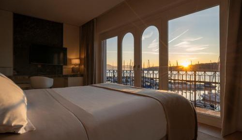 Deluxe Double Room with Lake View