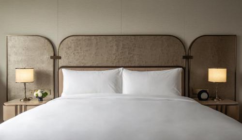 Classic King Room with City View