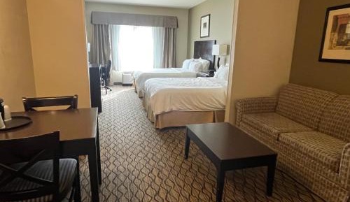 Queen Suite with Two Queen Beds