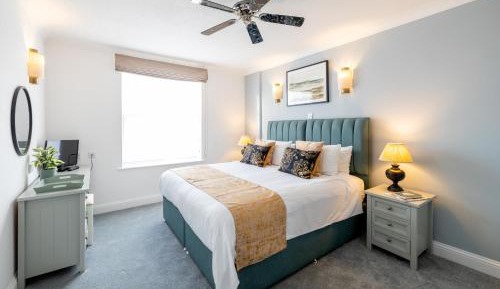One Bedroom Apartment (Sofa Bed Available)