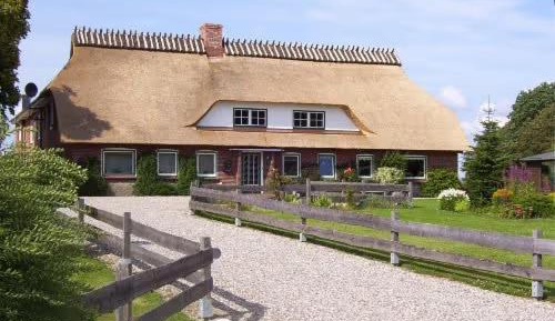 Superior One-Bedroom Apartment