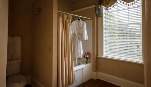 Mary Telfair Room - 2 Queen Beds