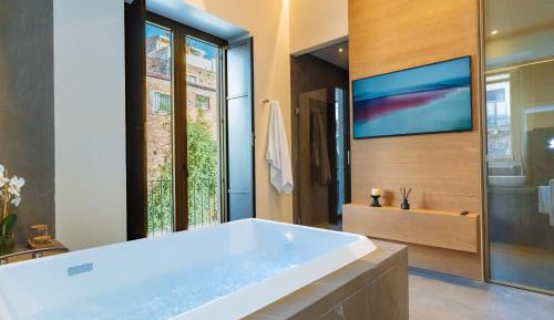 Suite with Hot Tub