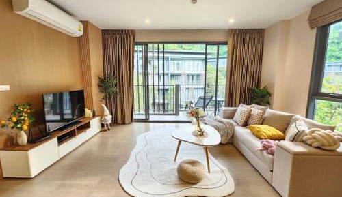 Apartment with Mountain View