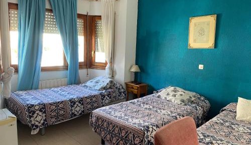 Basic Triple Room with Shared Bathroom