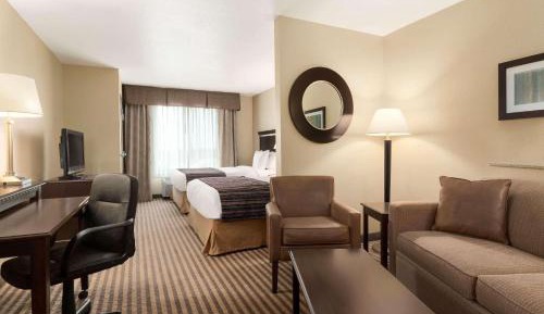Double Suite with Two Double Beds - Non-Smoking