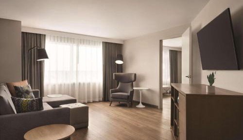 Premium One-Bedroom King Suite - Non-Smoking