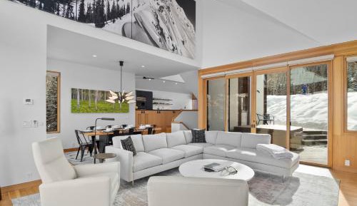 Four-Bedroom Holiday Home