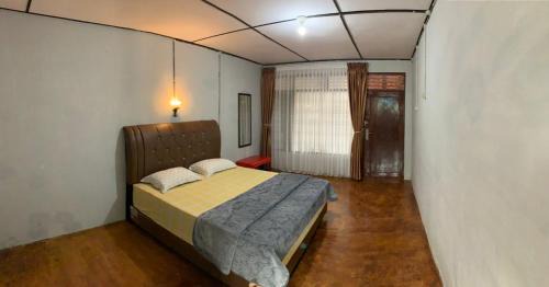 Deluxe Double Room (2 Adults + 1 Child)
