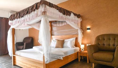 Suite with Lake View