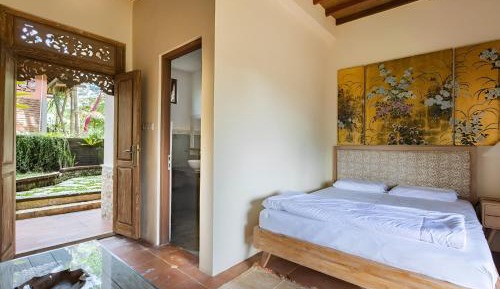 Double or Twin Room with Mountain View