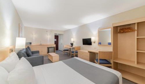 Queen Suite with Sofa Bed