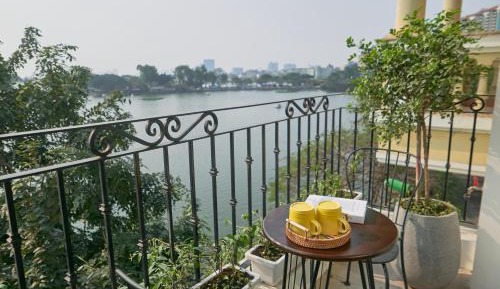Apartment with Lake View