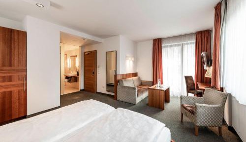 Deluxe Double or Twin Room with Balcony