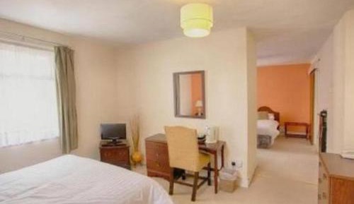 Family Room (2 Adults + 2 Children)