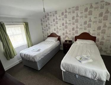 Twin Room (2 Adults)