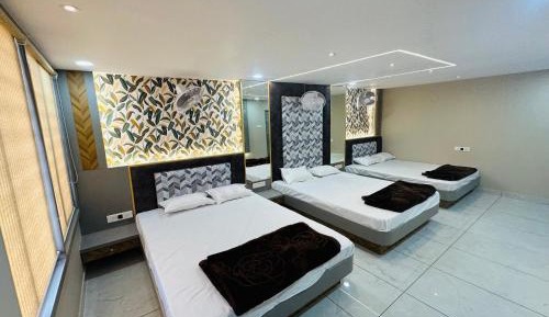 Deluxe Family Room