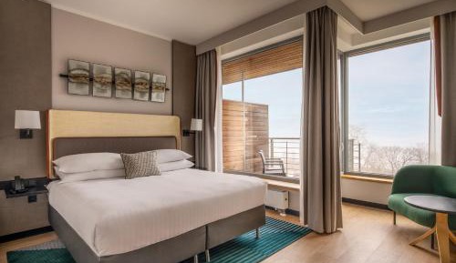 Standard King Room with Balcony and Sea View