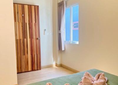 Queen Room with Shared Bathroom