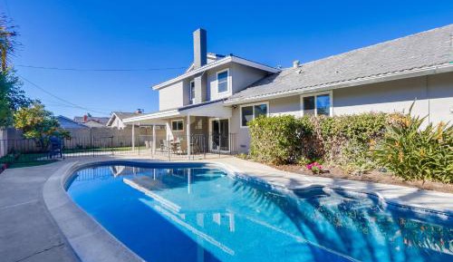 Five-Bedroom Holiday Home
