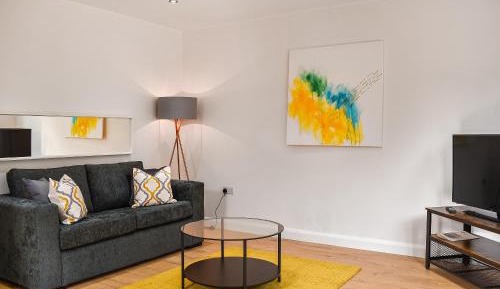 Three-Bedroom Holiday Home 