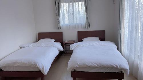 Standard Twin Room with Shared Bathroom