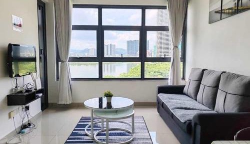 Three-Bedroom Apartment with Lake View