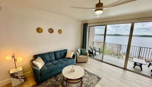 Apartment with Lake View