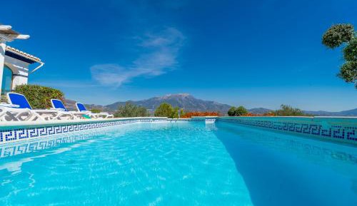 Villa with Garden View