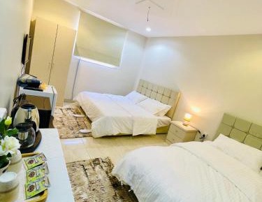 Deluxe Family Room