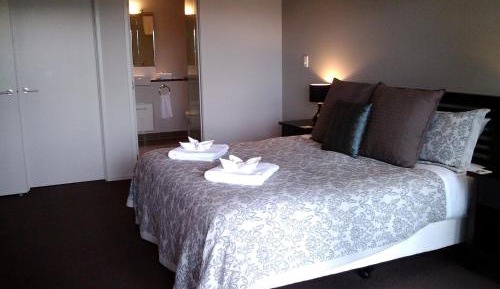 Three-Bedroom Family Suite - Water Front 