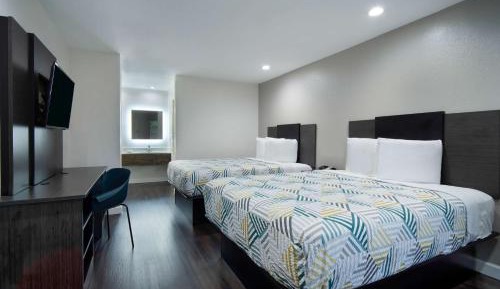 Queen Room with Two Queen Beds - Non-Smoking
