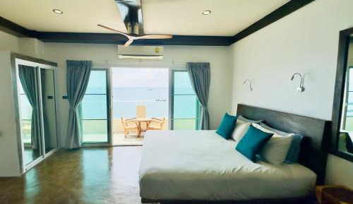 Studio Apartment with Sea View